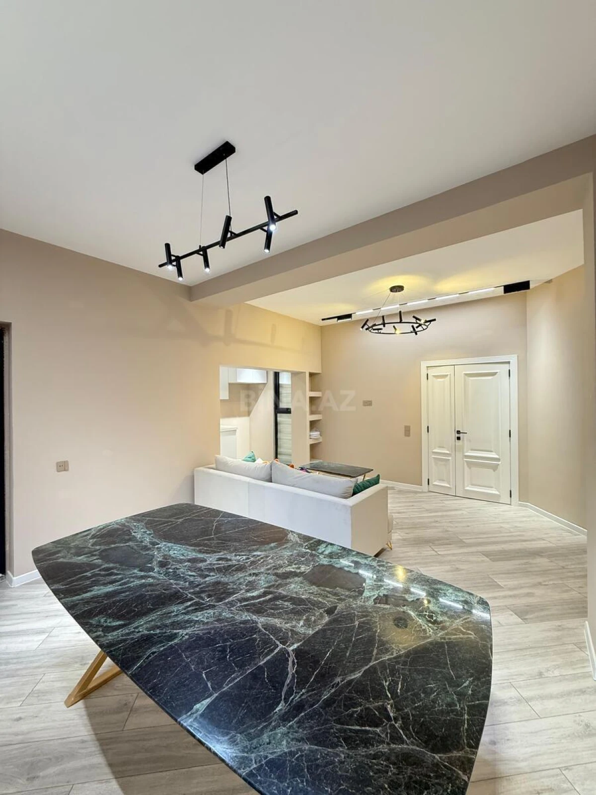 Satılır 3 otaqlı mənzil 105 m²