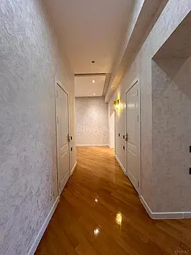 Satılır 3 otaqlı mənzil 135 m²
