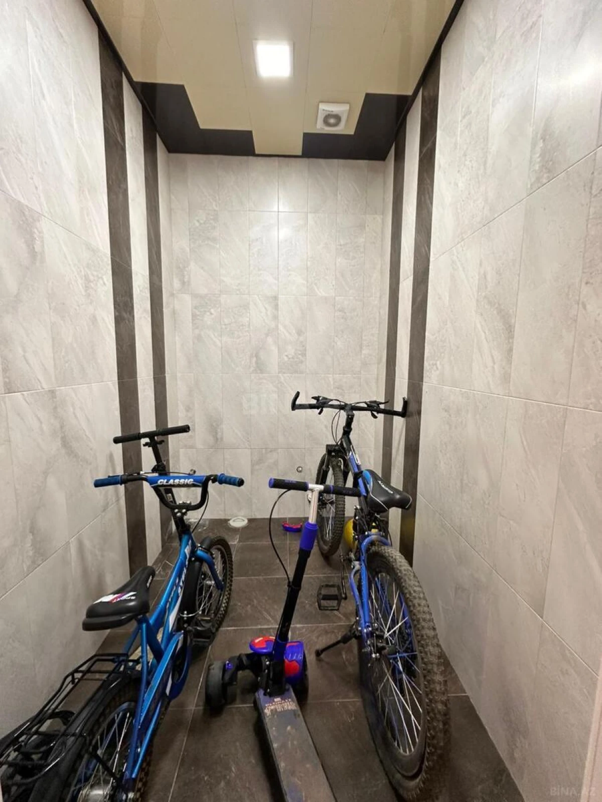 Satılır 3 otaqlı mənzil 135 m²