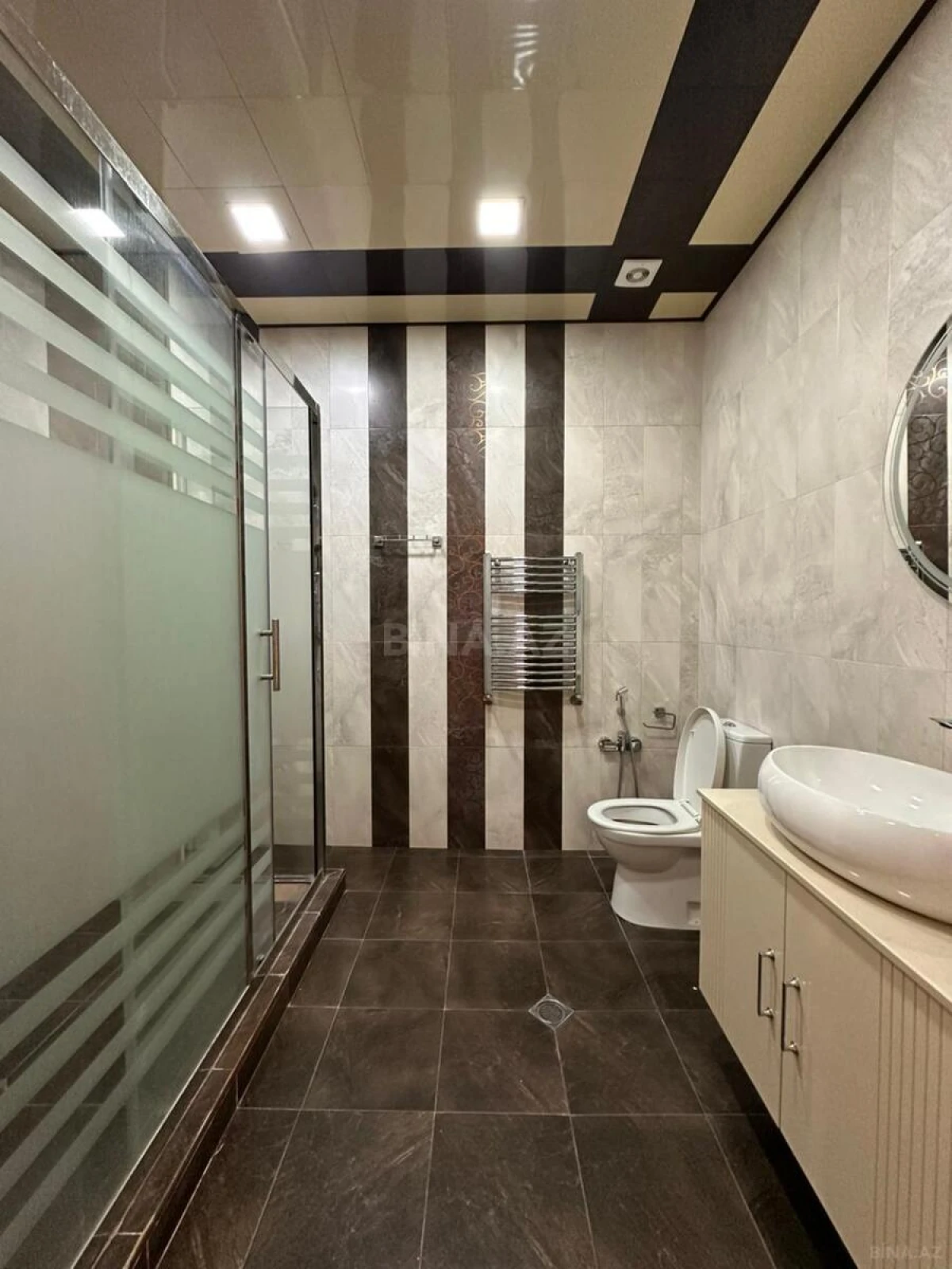 Satılır 3 otaqlı mənzil 135 m²