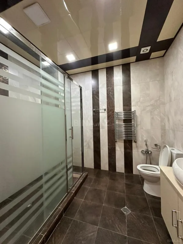Satılır 3 otaqlı mənzil 135 m²