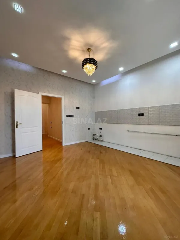 Satılır 3 otaqlı mənzil 135 m²