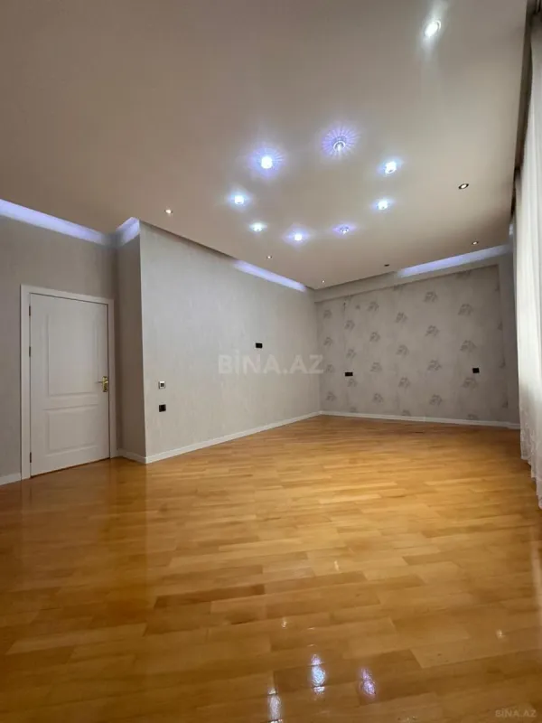 Satılır 3 otaqlı mənzil 135 m²