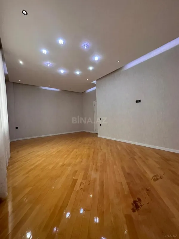 Satılır 3 otaqlı mənzil 135 m²