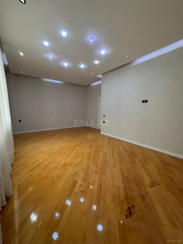 Satılır 3 otaqlı mənzil 135 m²
