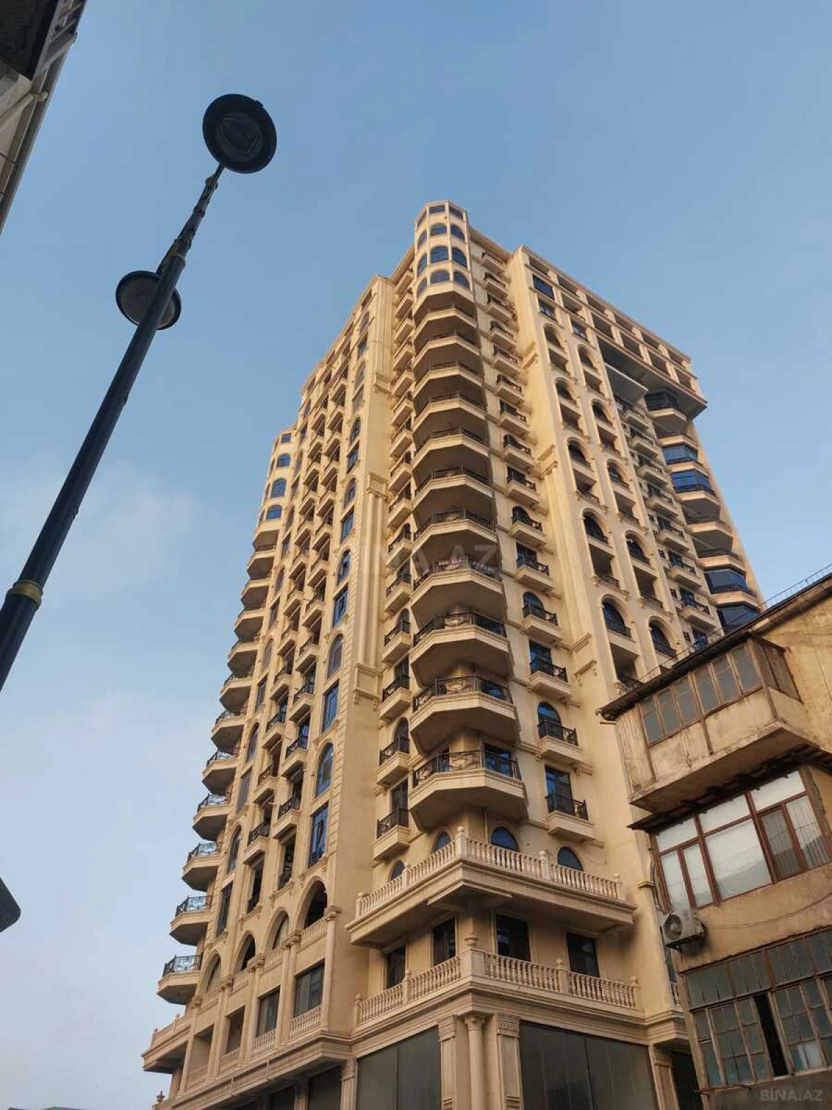 Satılır 4 otaqlı mənzil 265 m²