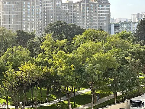 Satılır 4 otaqlı mənzil 265 m²