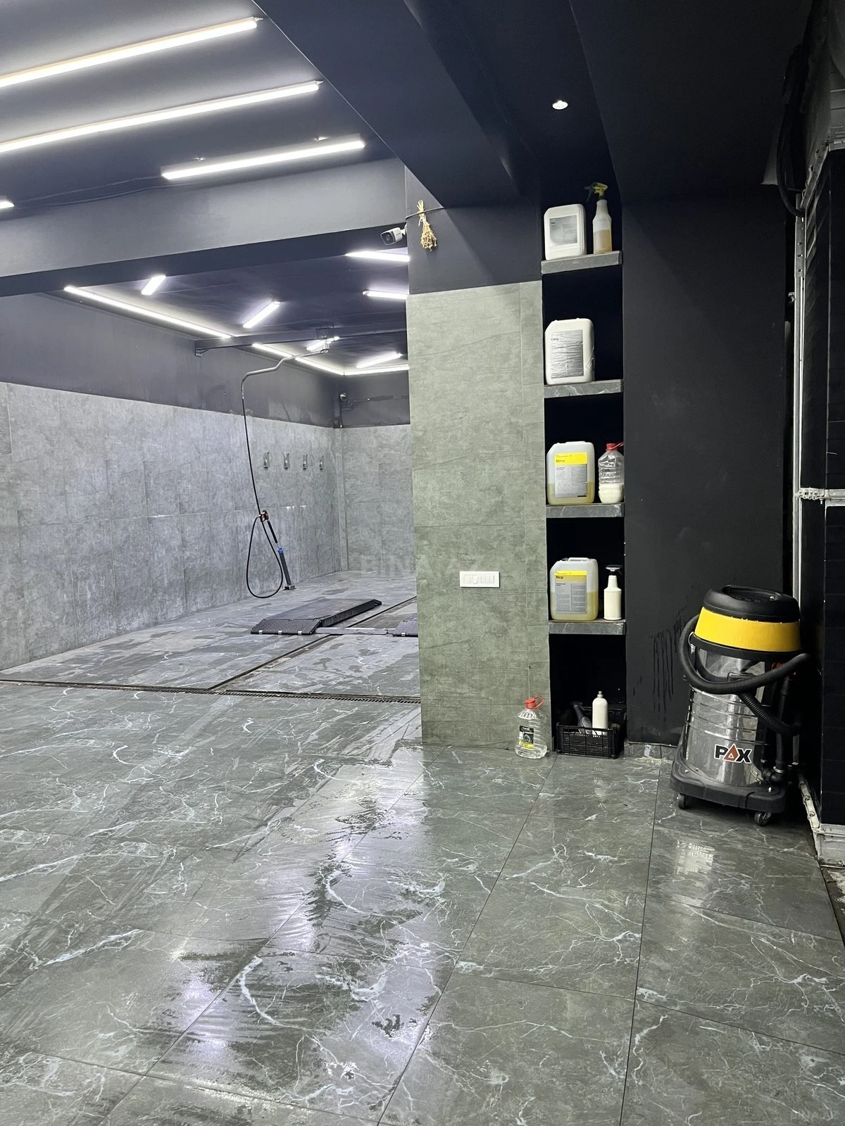 Satılır obyekt 215 m²