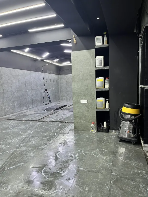 Satılır obyekt 215 m²