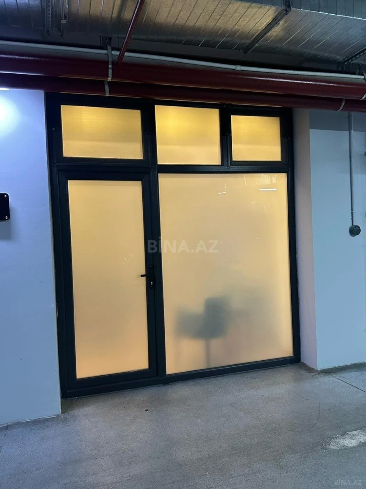 Satılır obyekt 215 m²