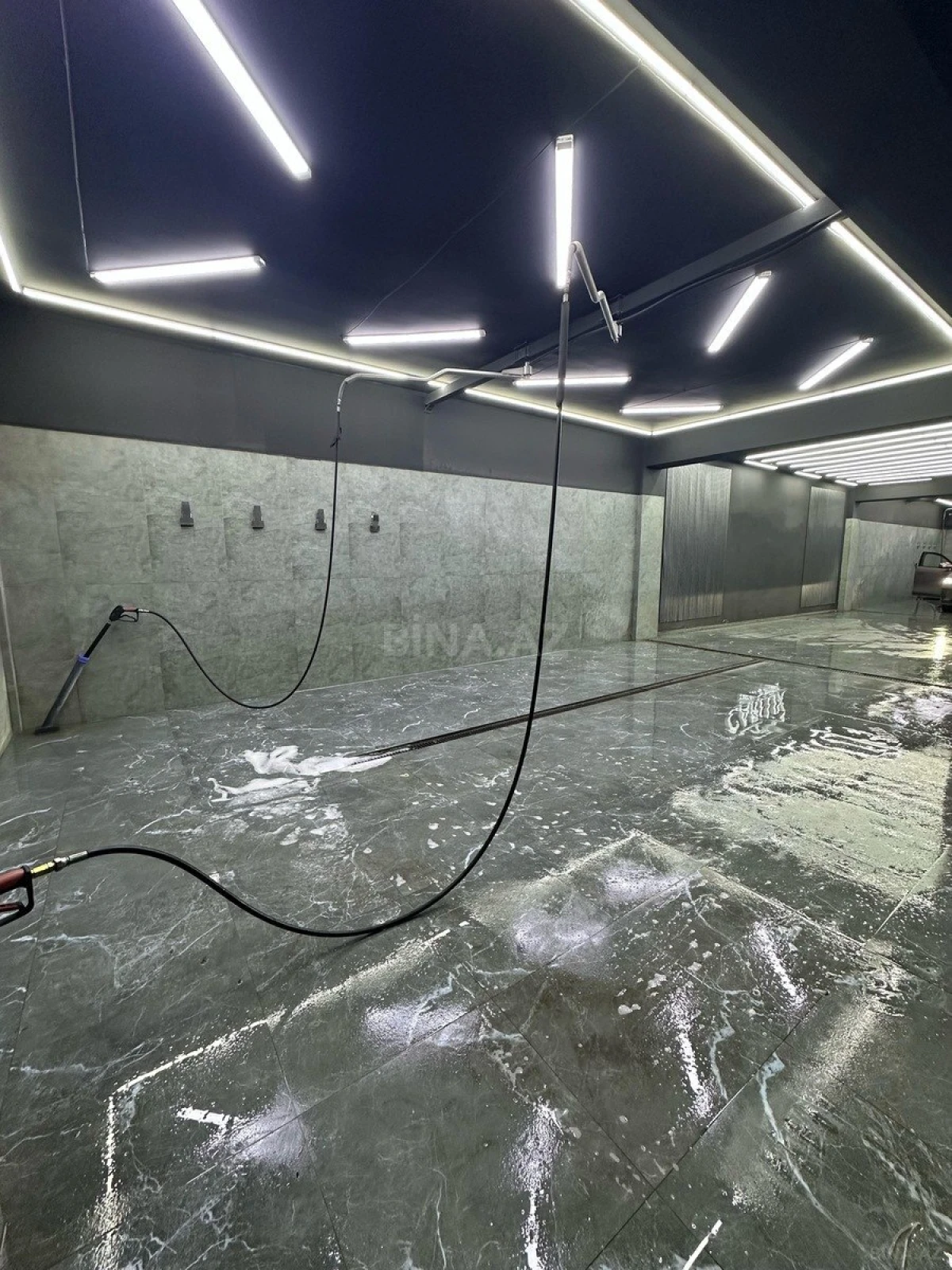 Satılır obyekt 215 m²