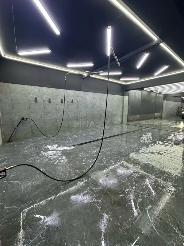 Satılır obyekt 215 m²