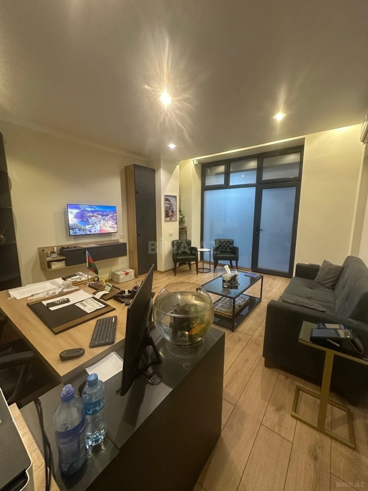 Satılır obyekt 215 m²