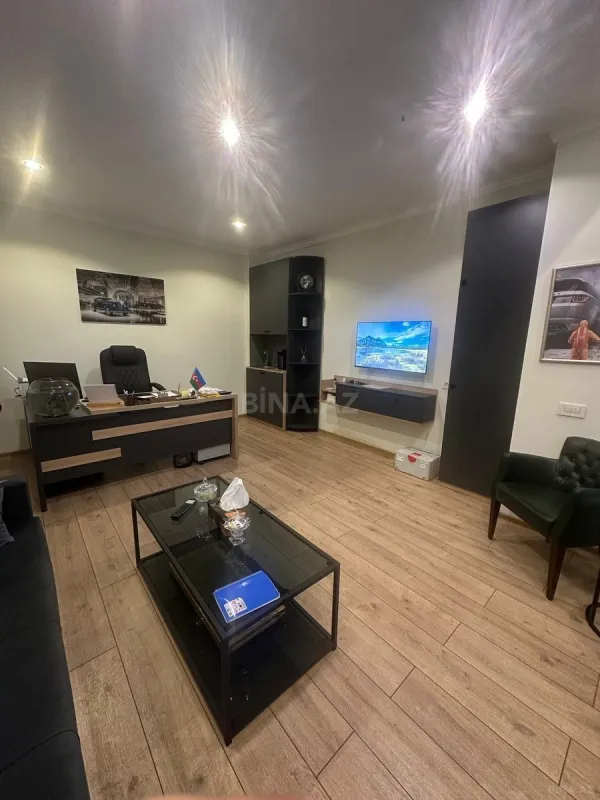 Satılır obyekt 215 m²