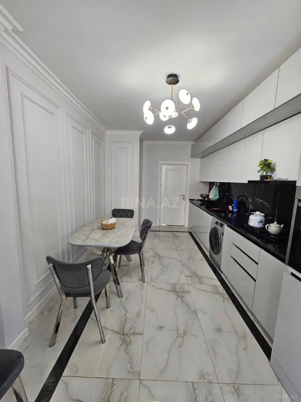 Satılır 5 otaqlı mənzil 130 m²