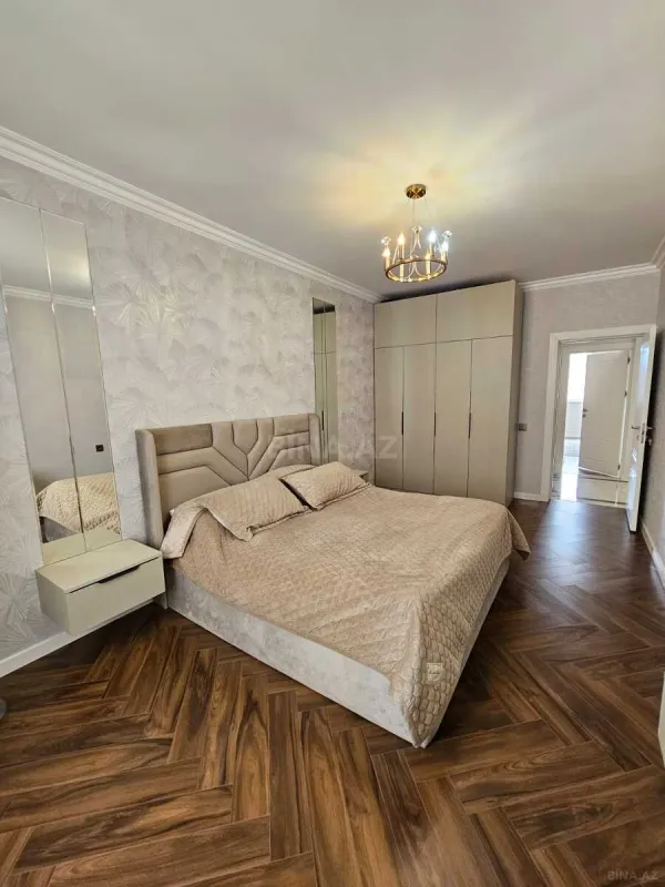 Satılır 5 otaqlı mənzil 130 m²