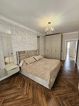 Satılır 5 otaqlı mənzil 130 m²