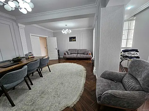 Satılır 5 otaqlı mənzil 130 m²