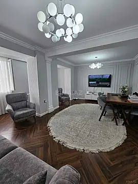 Satılır 5 otaqlı mənzil 130 m²