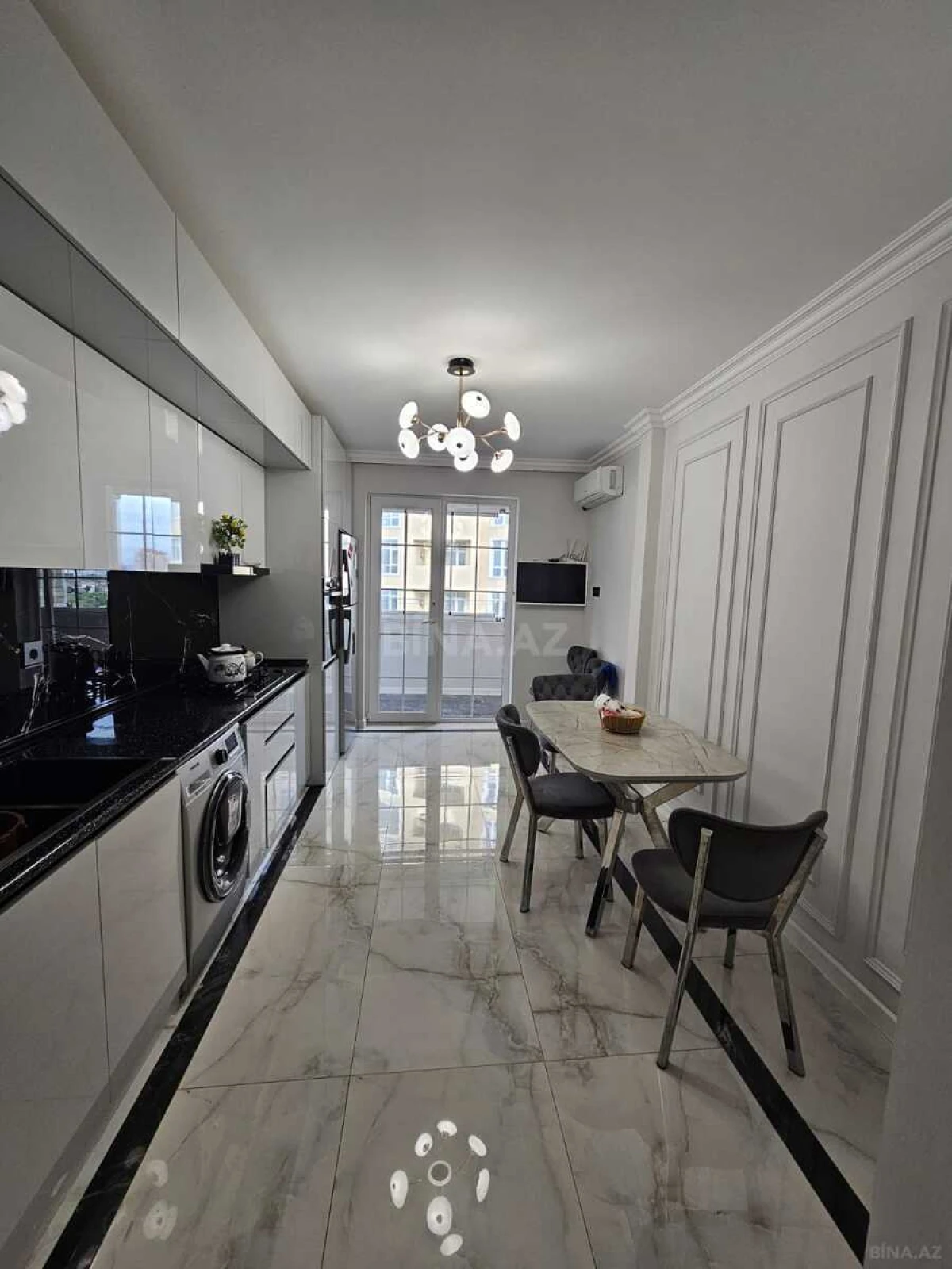 Satılır 5 otaqlı mənzil 130 m²
