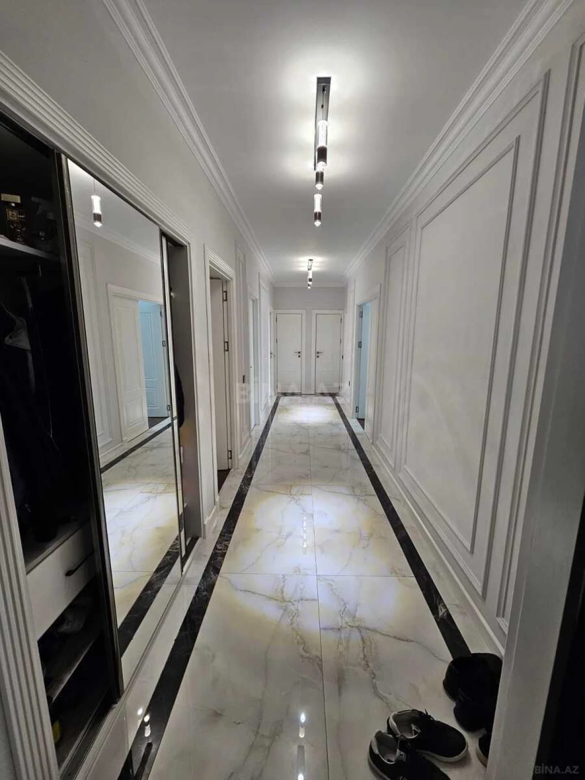 Satılır 5 otaqlı mənzil 130 m²