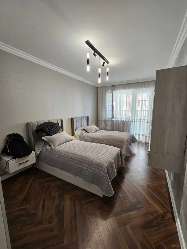 Satılır 5 otaqlı mənzil 130 m²