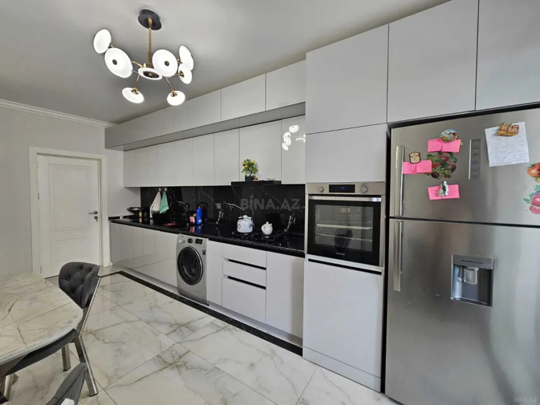 Satılır 5 otaqlı mənzil 130 m²