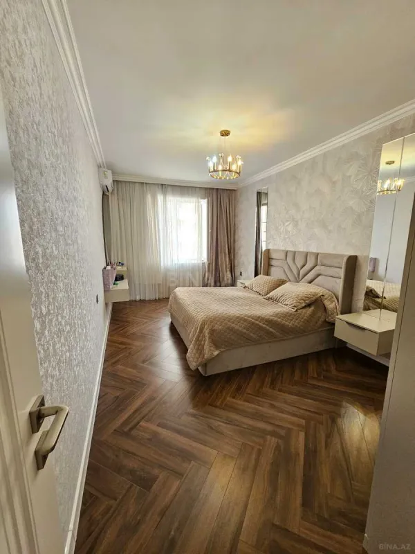 Satılır 5 otaqlı mənzil 130 m²
