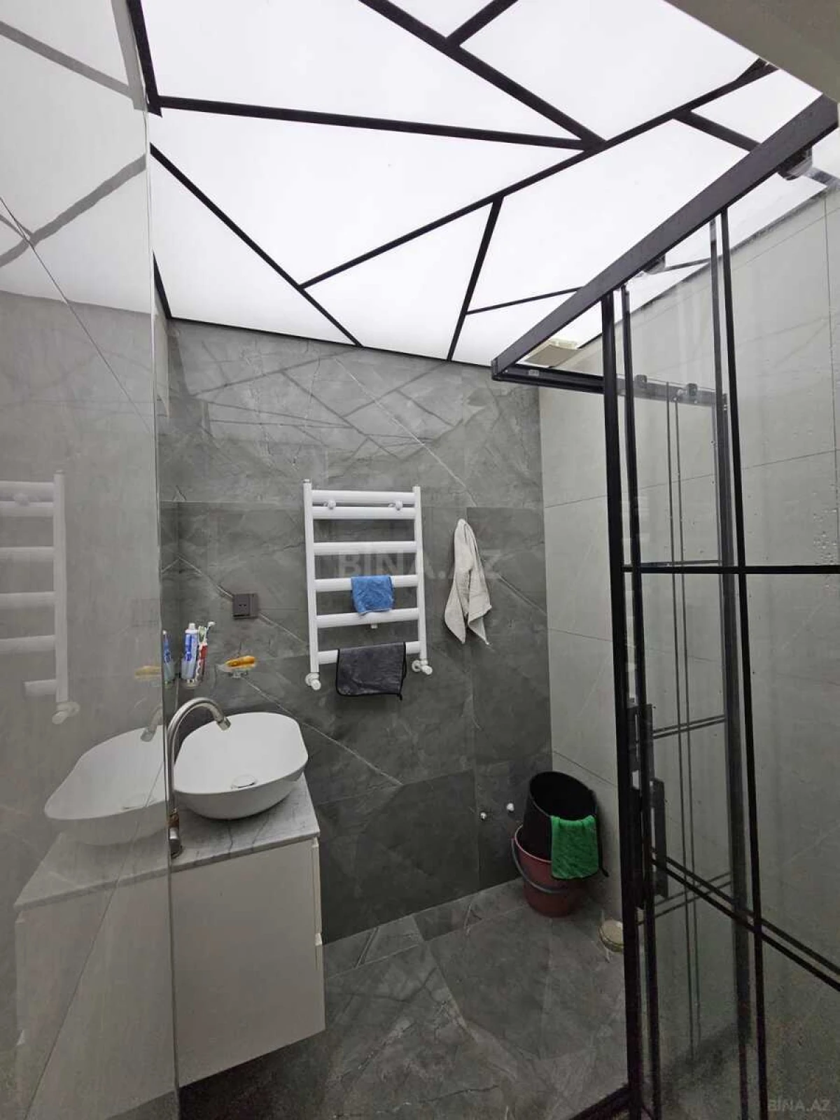 Satılır 5 otaqlı mənzil 130 m²