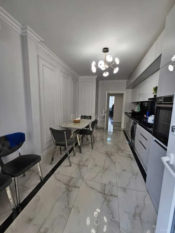 Satılır 5 otaqlı mənzil 130 m²