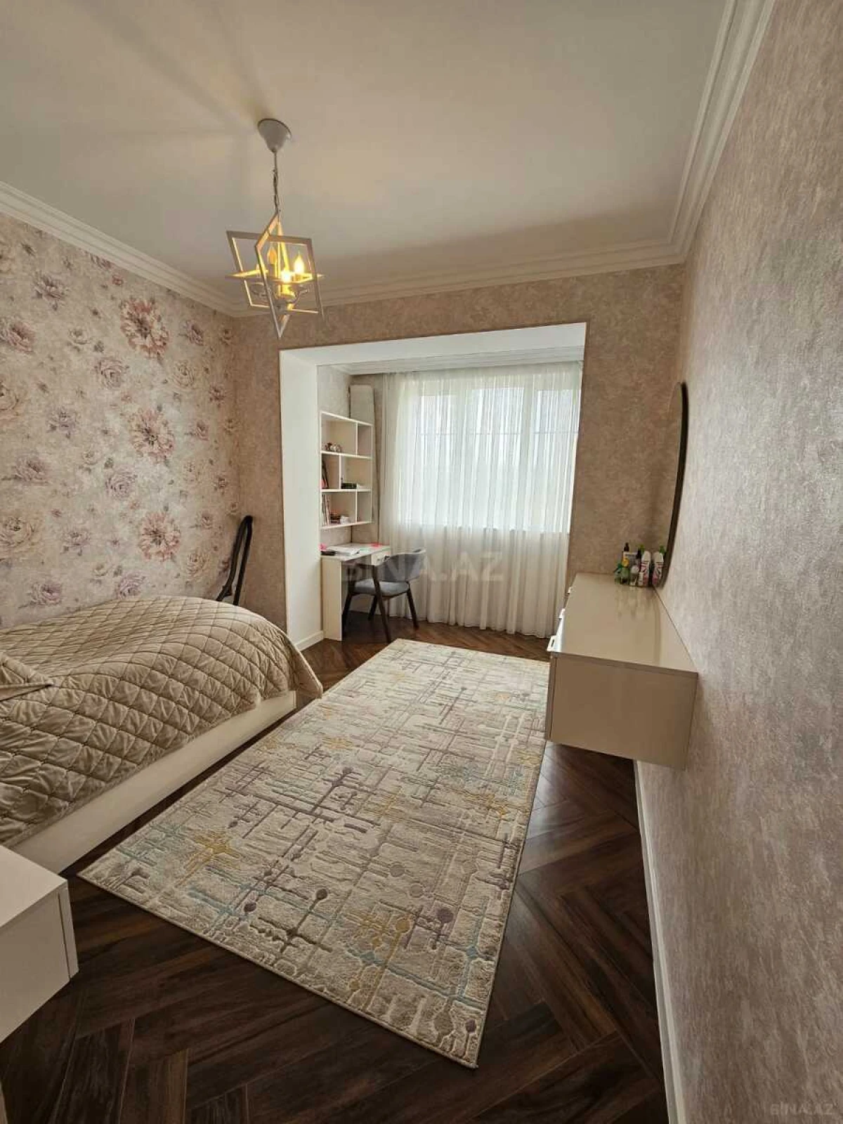 Satılır 5 otaqlı mənzil 130 m²