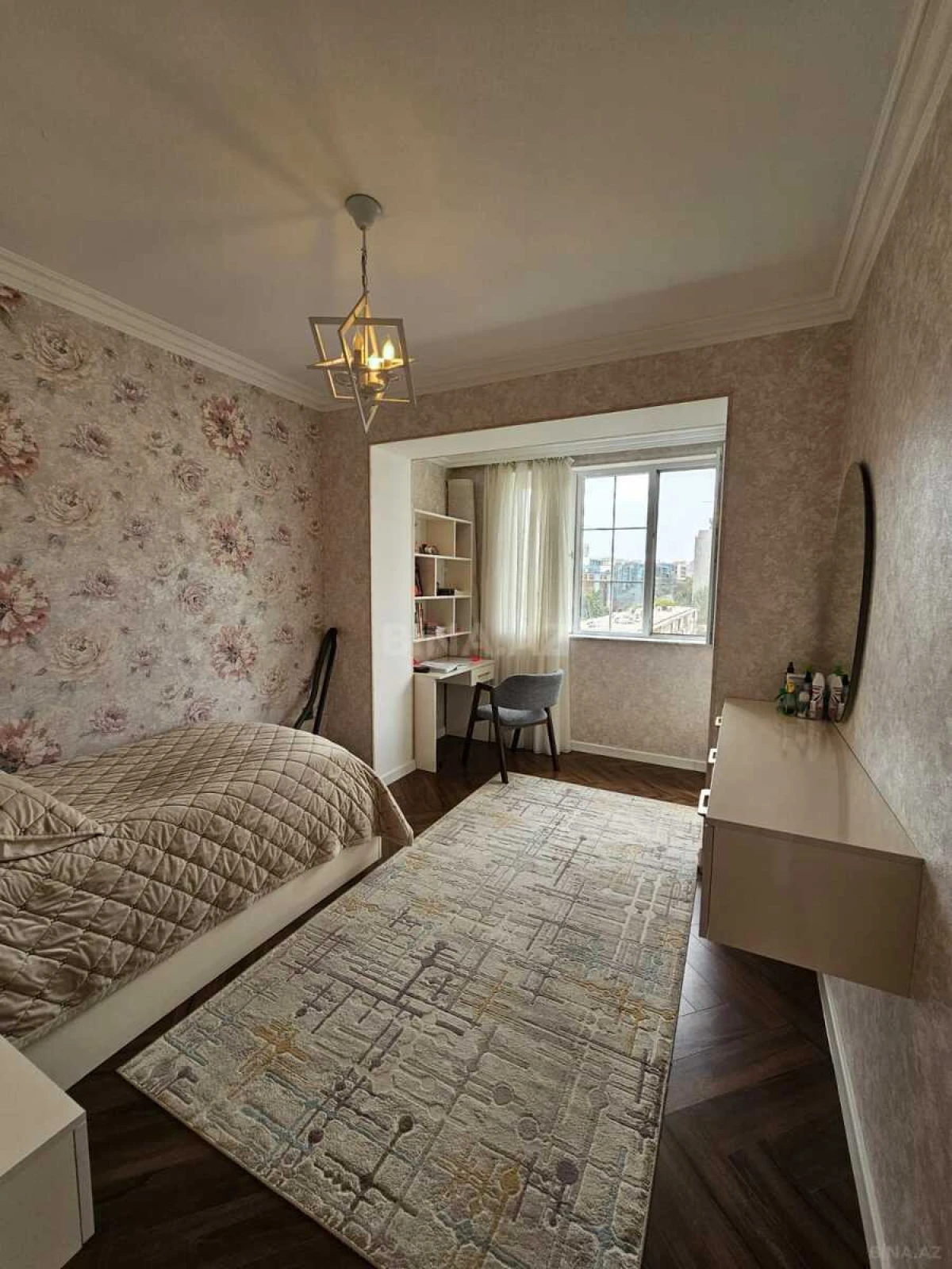 Satılır 5 otaqlı mənzil 130 m²