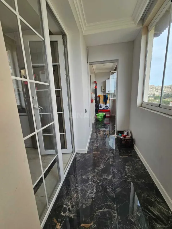 Satılır 5 otaqlı mənzil 130 m²