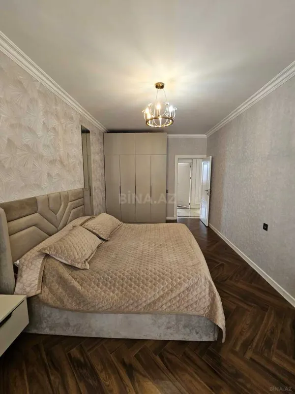 Satılır 5 otaqlı mənzil 130 m²