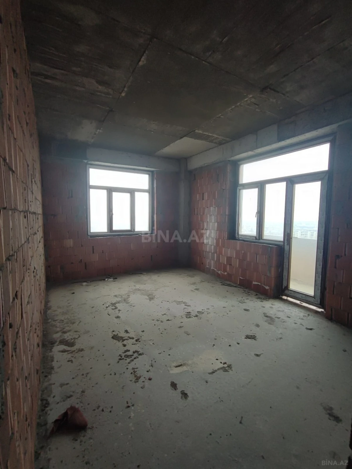 Satılır 3 otaqlı mənzil 128 m²