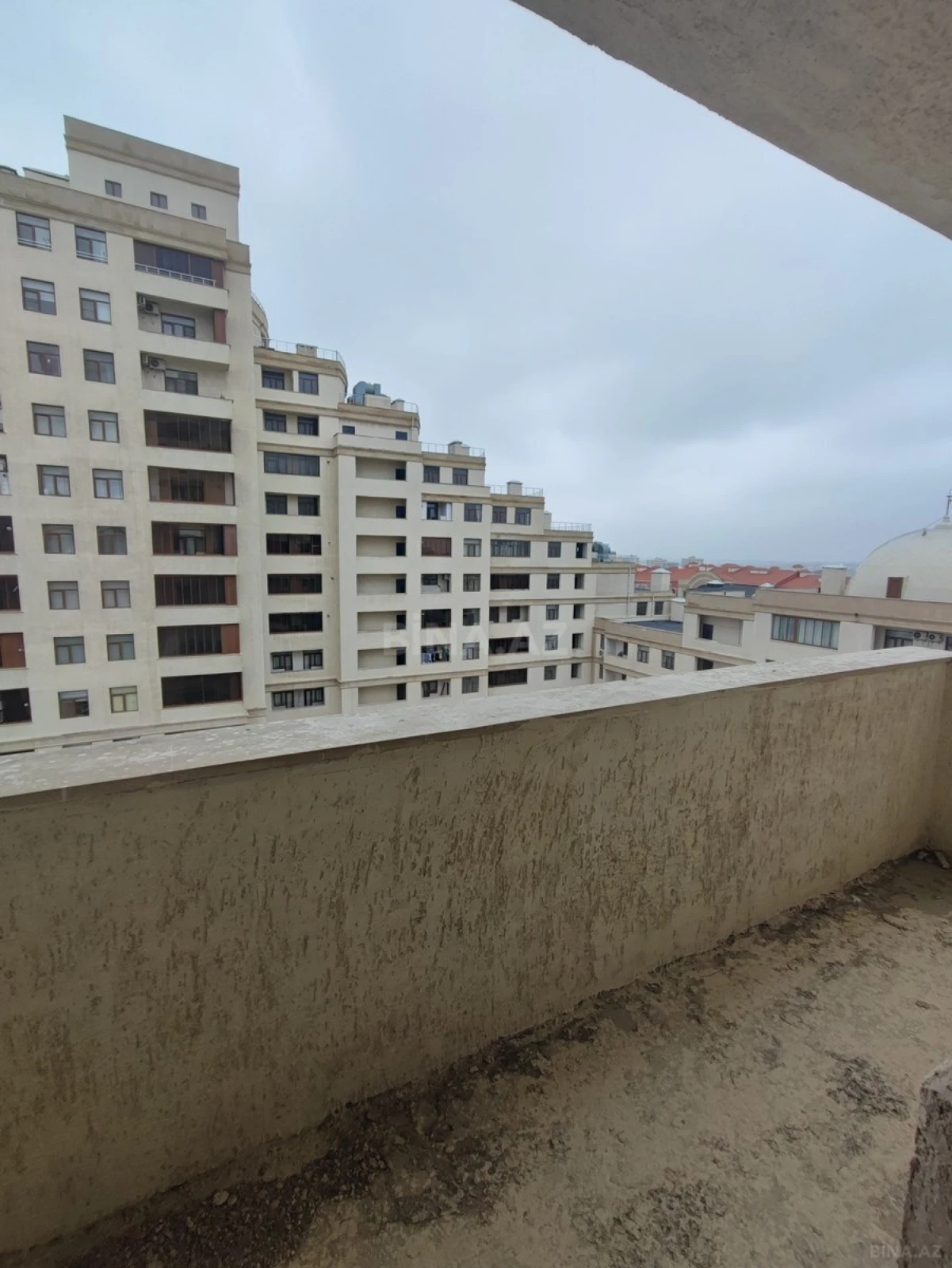 Satılır 3 otaqlı mənzil 128 m²