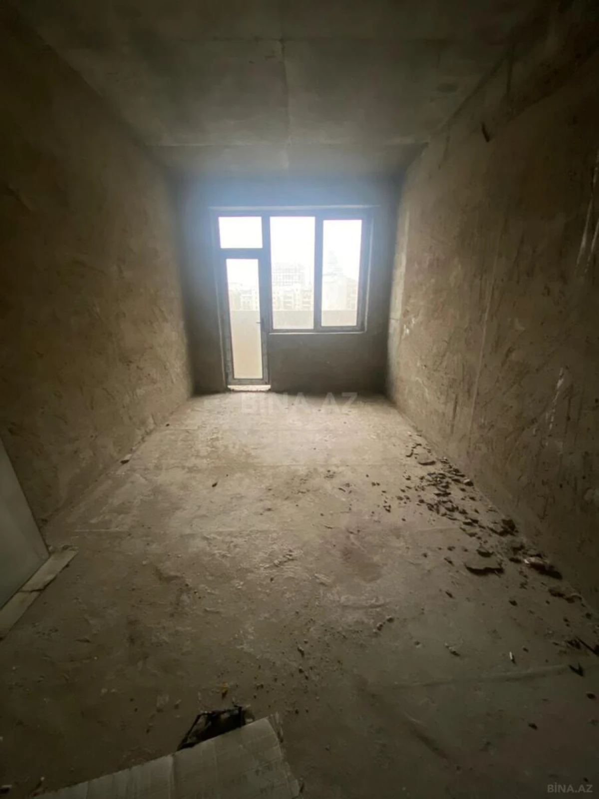 Satılır 4 otaqlı mənzil 147 m²