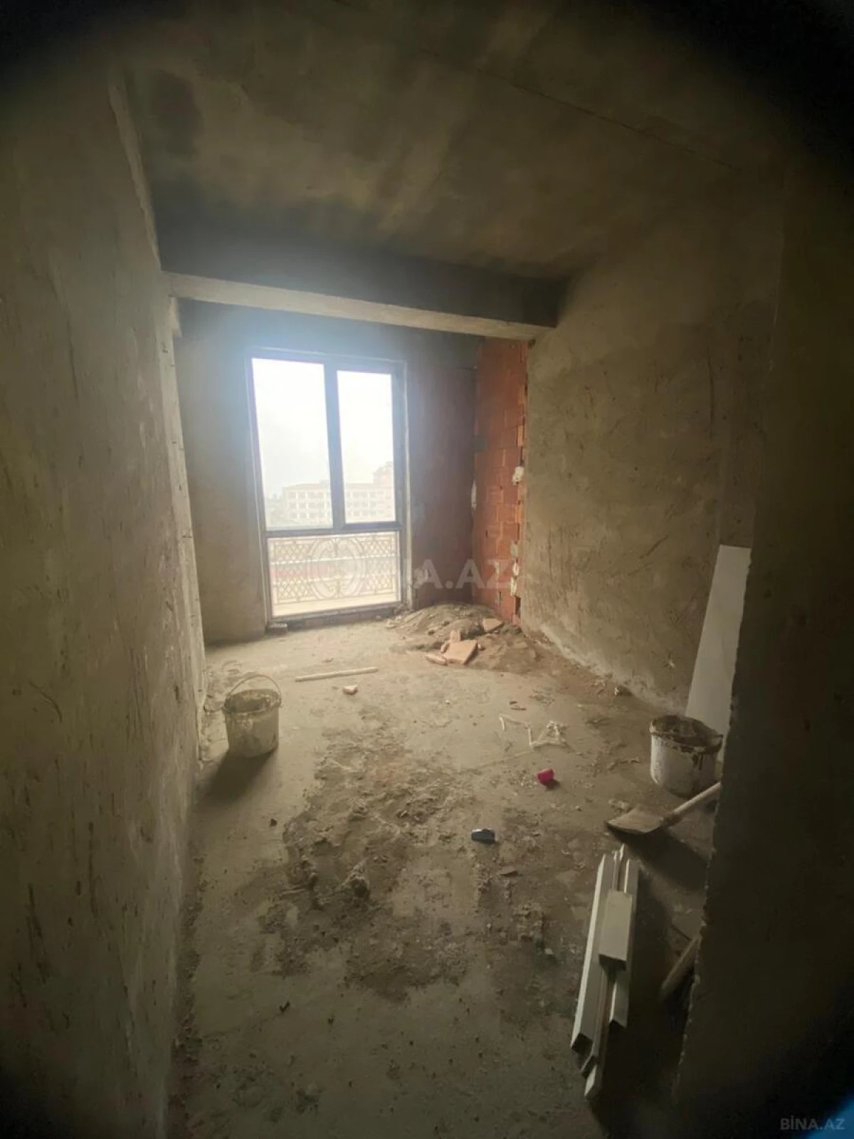 Satılır 4 otaqlı mənzil 147 m²