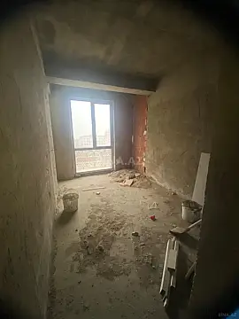 Satılır 4 otaqlı mənzil 147 m²