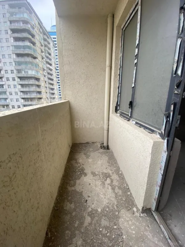 Satılır 4 otaqlı mənzil 147 m²