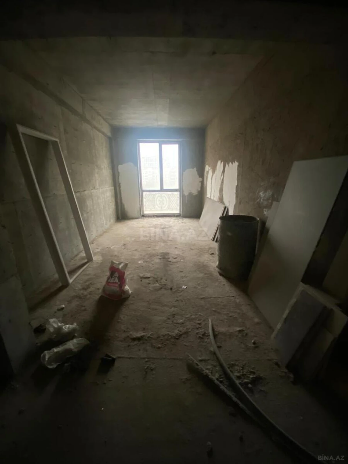 Satılır 4 otaqlı mənzil 147 m²