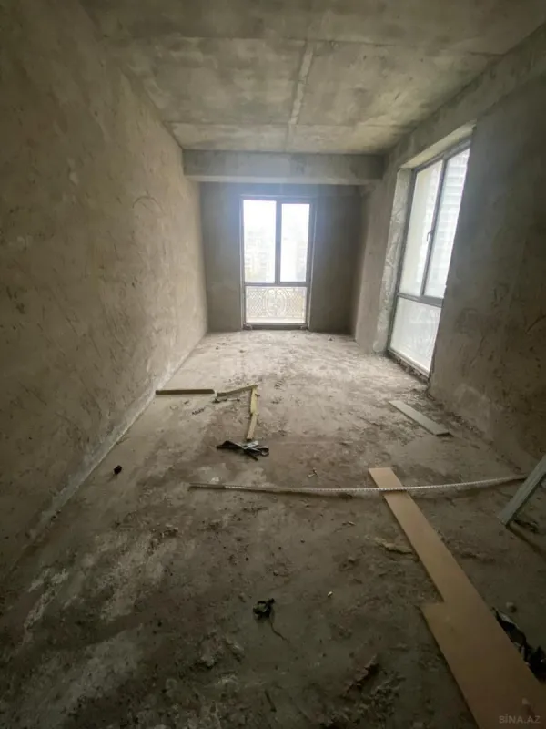 Satılır 4 otaqlı mənzil 147 m²