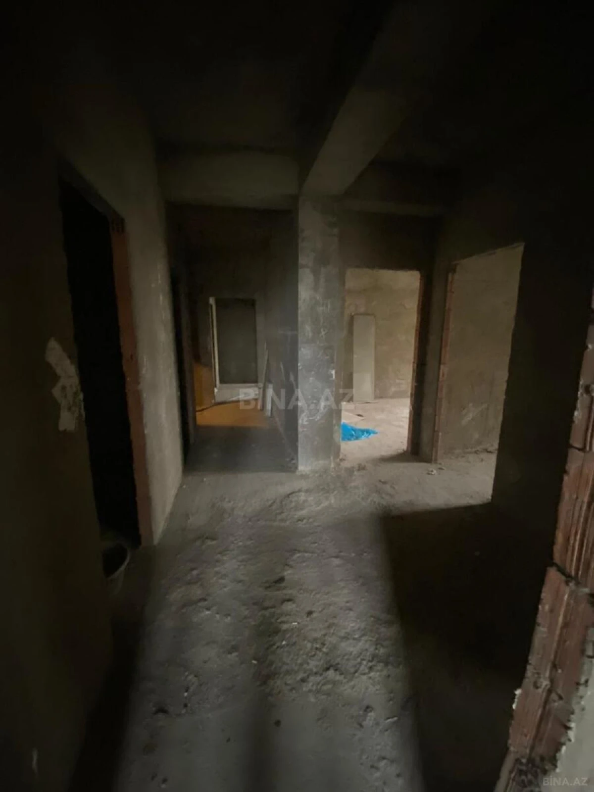 Satılır 4 otaqlı mənzil 147 m²