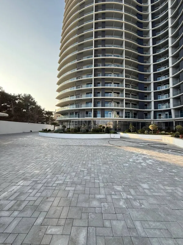 Satılır 2 otaqlı mənzil 106 m²