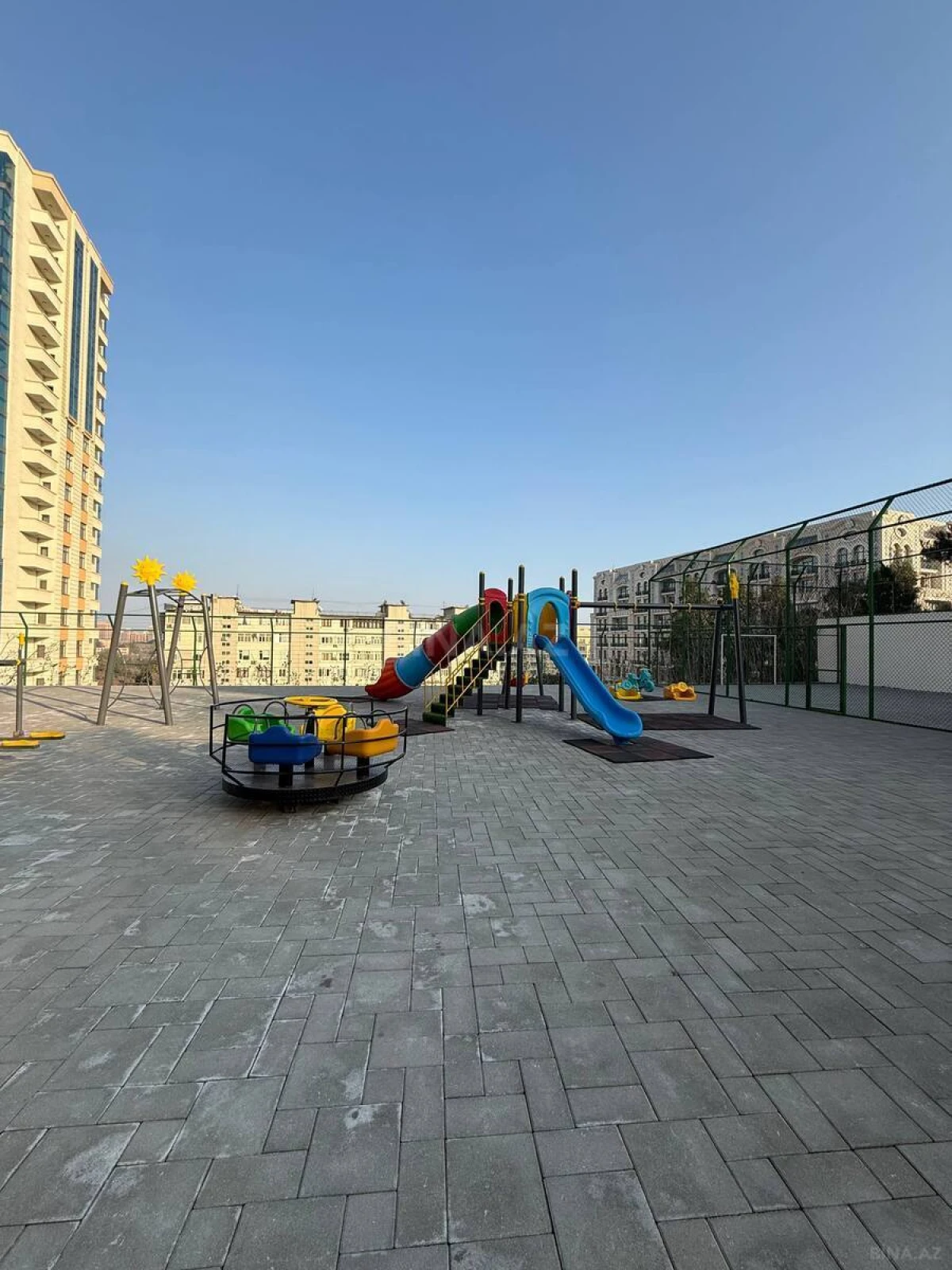 Satılır 2 otaqlı mənzil 106 m²