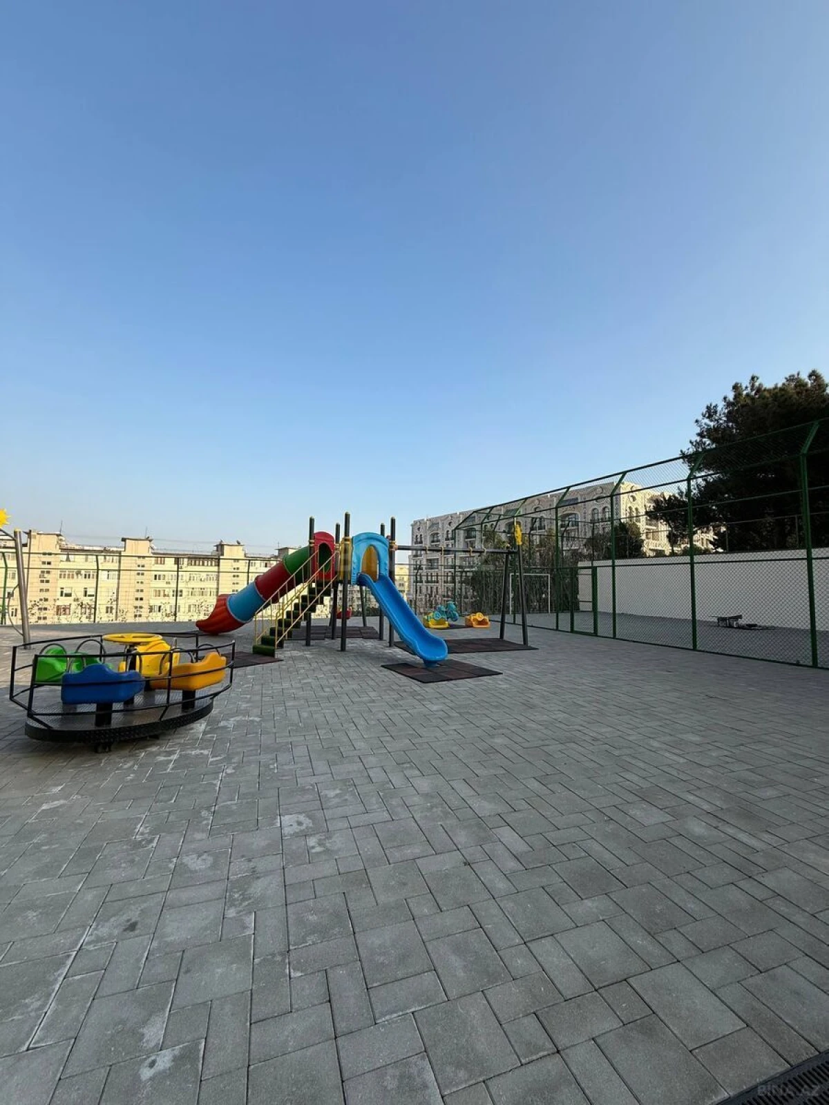Satılır 3 otaqlı mənzil 119 m²
