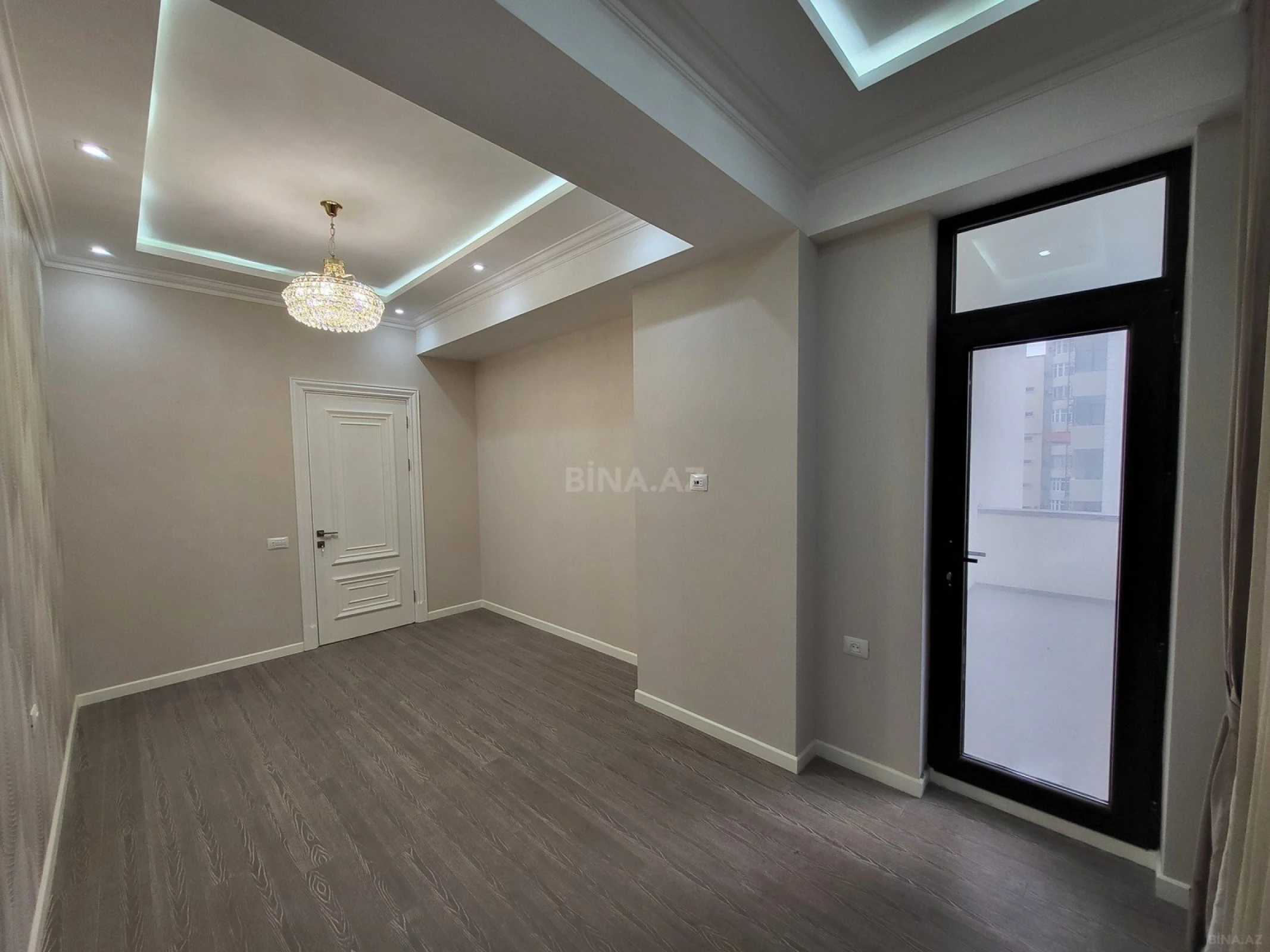 Satılır 3 otaqlı mənzil 137 m²