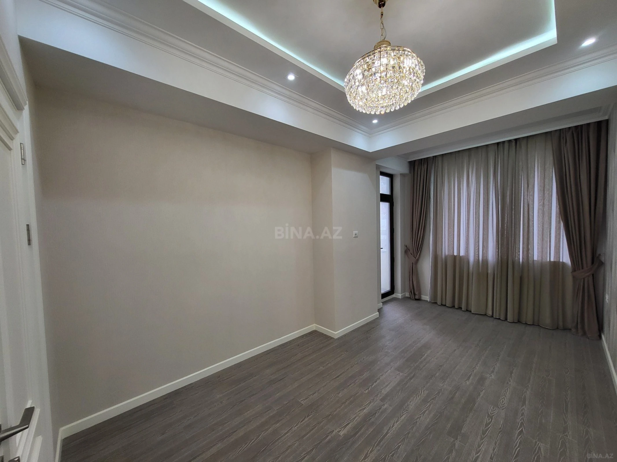 Satılır 3 otaqlı mənzil 137 m²