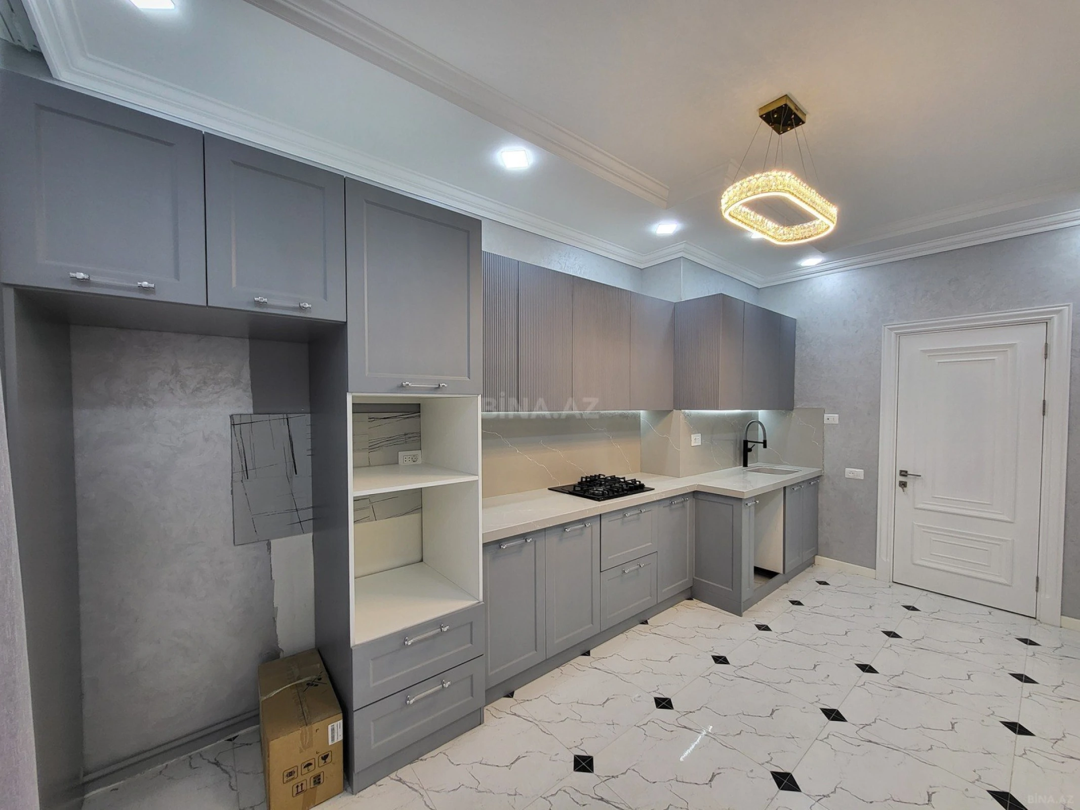 Satılır 3 otaqlı mənzil 137 m²