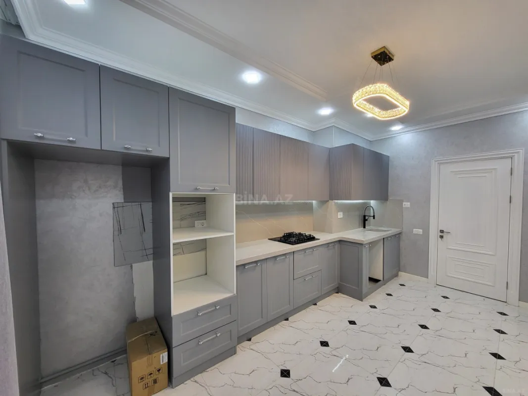 Satılır 3 otaqlı mənzil 137 m²